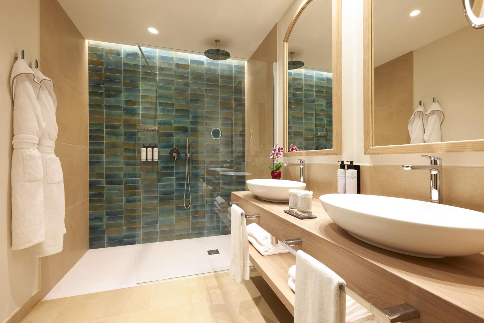 Suite with Sea View,1742664564:JPEG